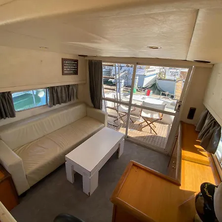 - Divali - Duerme En Un Confortable Yate En Barcelona Sant Adrià de Besòs